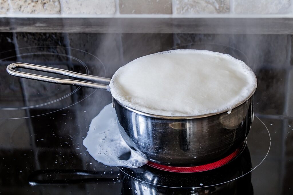 boiling over of milk, ceramic hob, hotplate-2474181.jpg